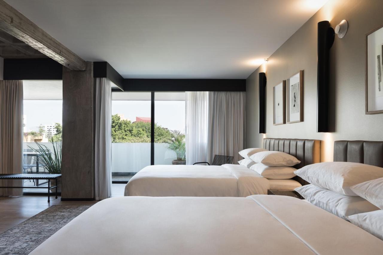 Bellwort Hotel Гуадалахара Екстериор снимка